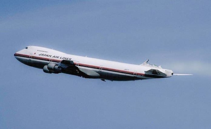 日本航空123便の出発と直後のトラブル
