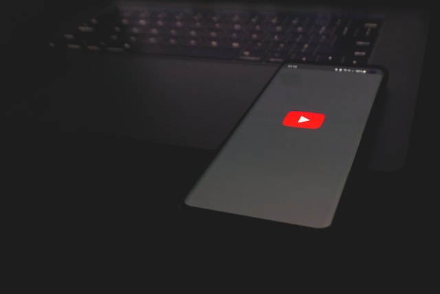 YouTubeの無料動画はほとんどが著作権違反